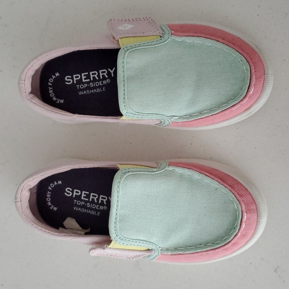 Size 7 girl toddler Sperry shoe slip on. Brand new!